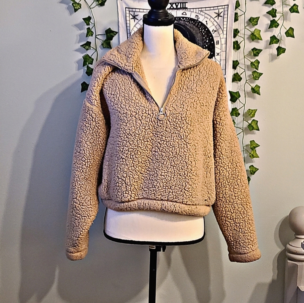 Hollister sherpa top